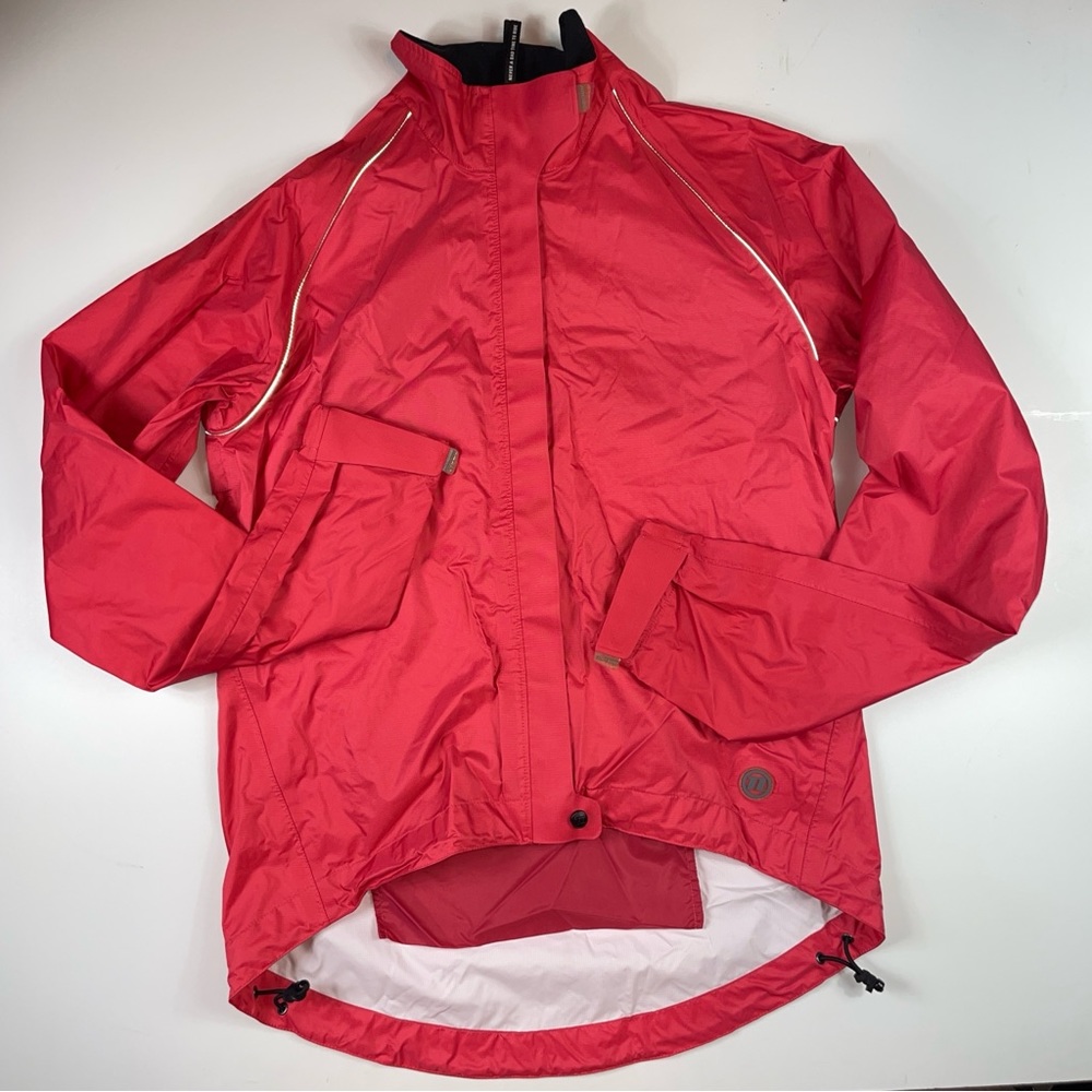 Novara cycling wind resistant jacket built in pouch.